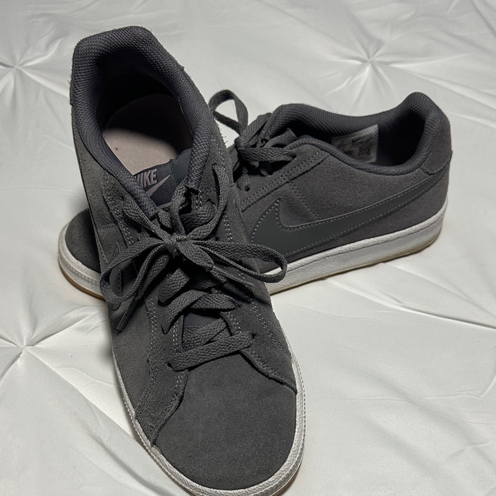 Nike women’s  Charcoal Sneakers